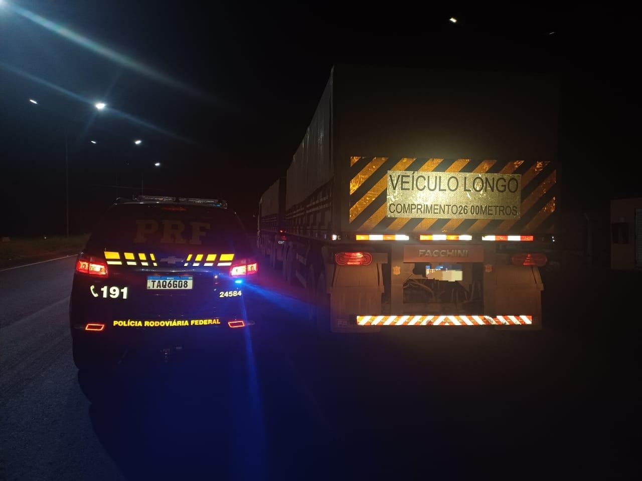 Condutor de bitrem com ‘rebite’ é interceptado em Mandaguari