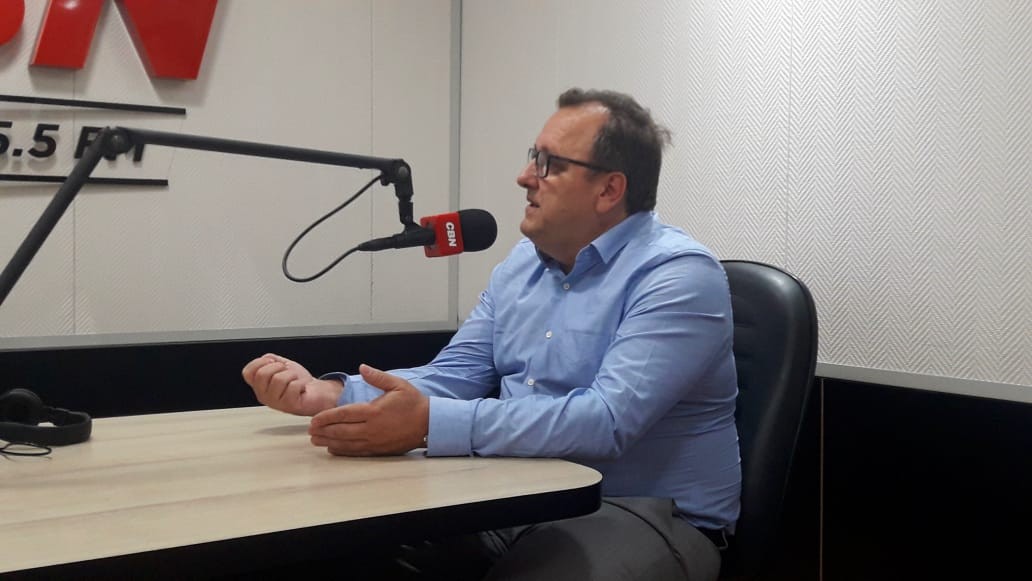 Reitor vai à Câmara explicar crise