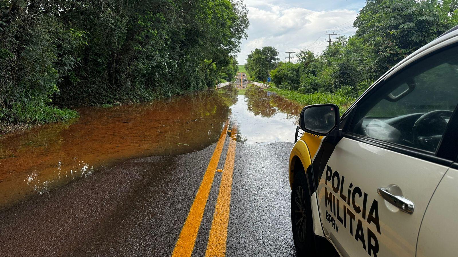 Ponte sobre Rio Andirá está interditada
