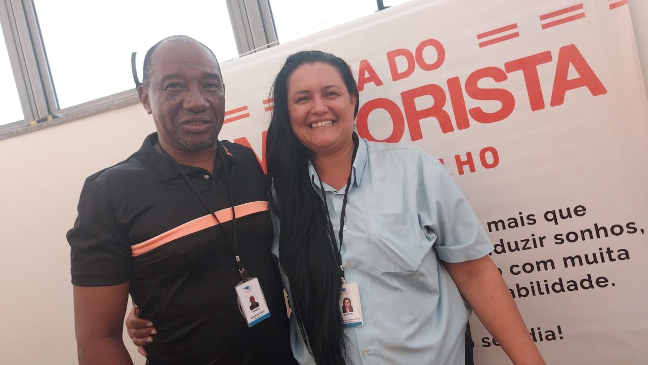 Casal conta como é trabalhar na mesma empresa de ônibus