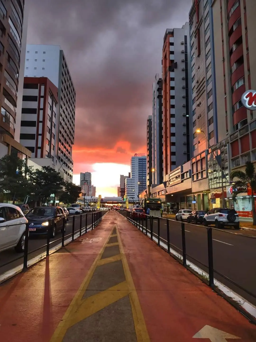 Tempo segue parcialmente nublado e ainda há previsão de chuva em Maringá neste sábado (19)