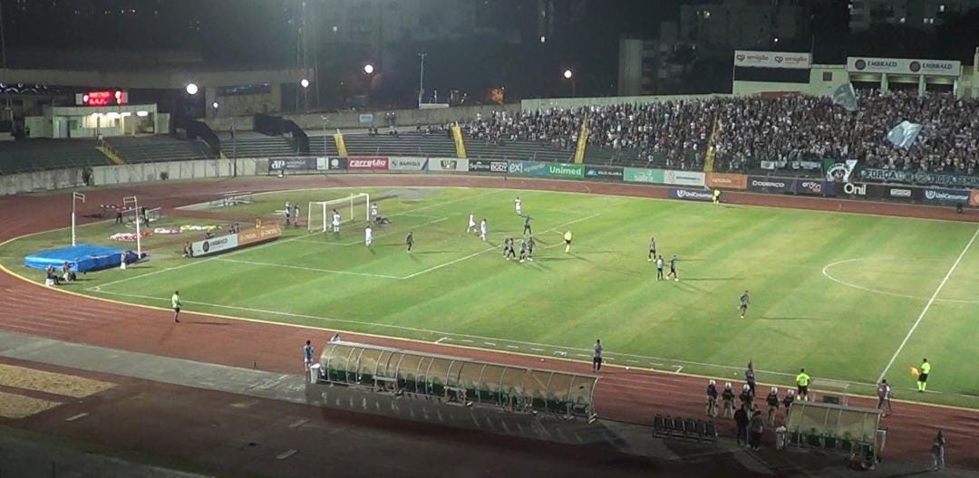 Vídeo flagra agressão a mascote do MFC; time divulga nota de repúdio