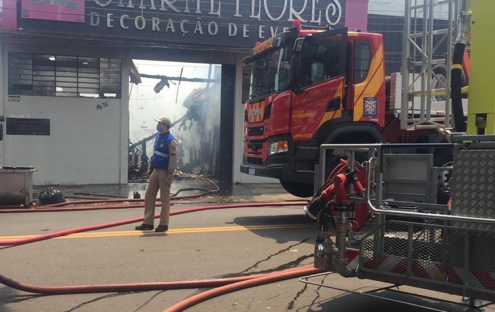 ‘Minha vontade era ter morrido naquele incêndio’, diz dona de empresa destruída por fogo em Maringá