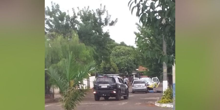 Suspeito de roubo é baleado em confronto com a PM em Floresta