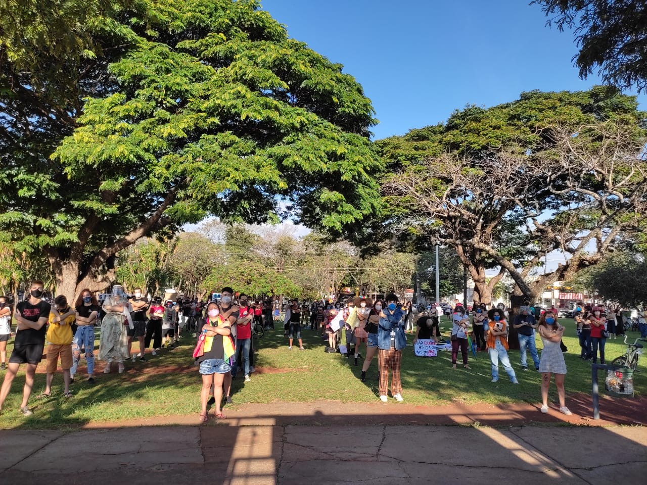 Dia Internacional do Orgulho LGBTI é marcado por manifestação em Maringá