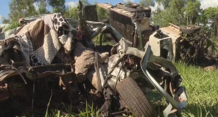 Duas pessoas morrem em acidente com três veículos na BR-376