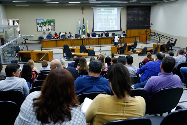 Maringá fecha ano acima do limite de alerta nas despesas com pessoal
