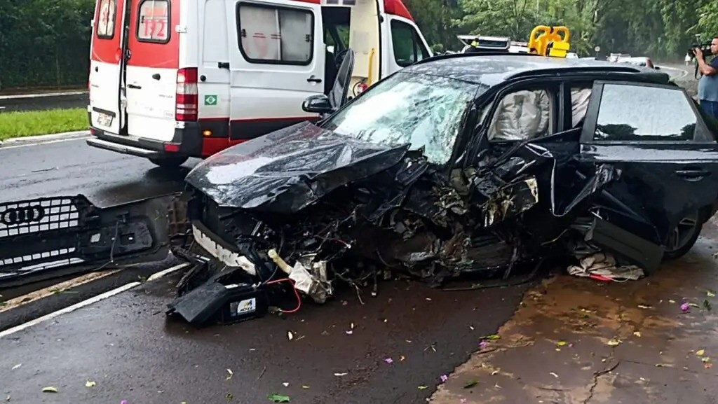 Jovem de 18 anos fica em estado grave após acidente em Maringá