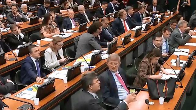 CCJ da Câmara aprova PEC que permite prisão em segunda instância