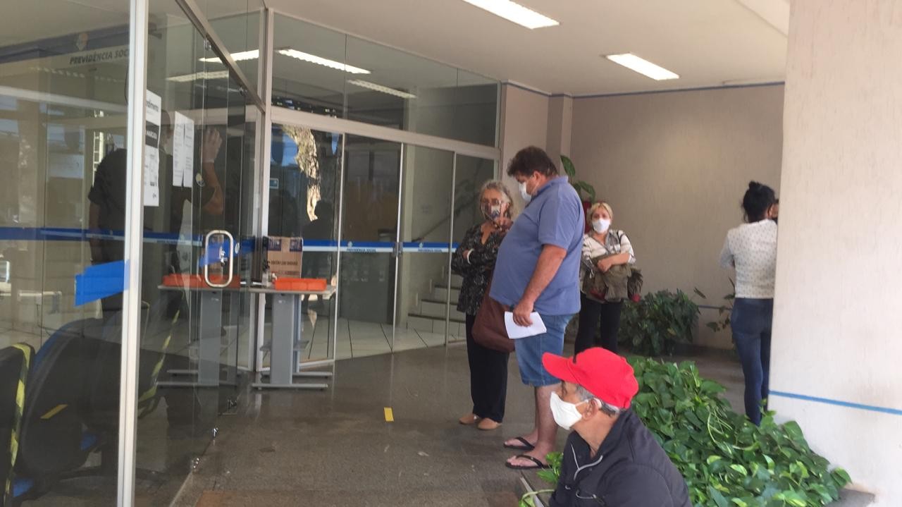 Médicos peritos do INSS em Maringá estão em greve