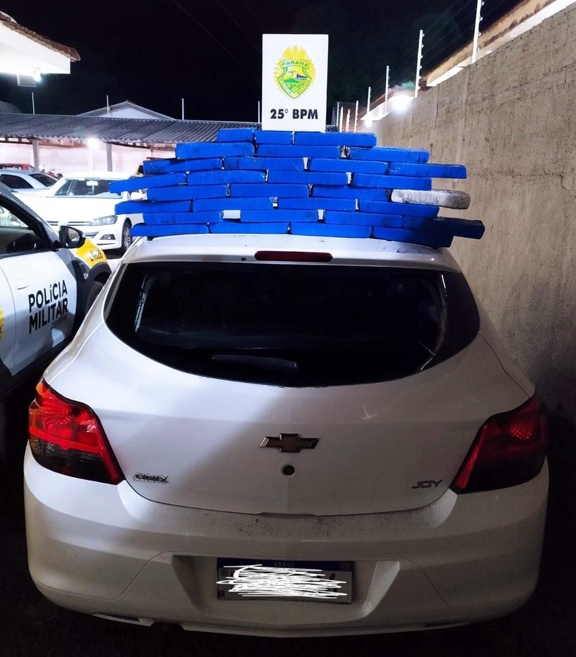 Veículo carregado com maconha é abandonado às margens da PR-490