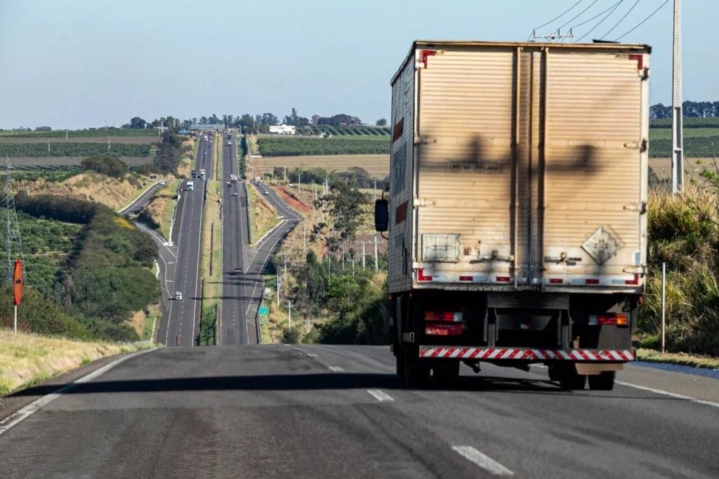 EPR Paraná faz intervenções noturnas na BR 376, entre Maringá e Sarandi; saiba o que já fez no Lote 4