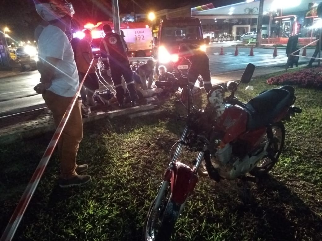 Em três acidentes de moto, três pessoas se ferem e uma morre