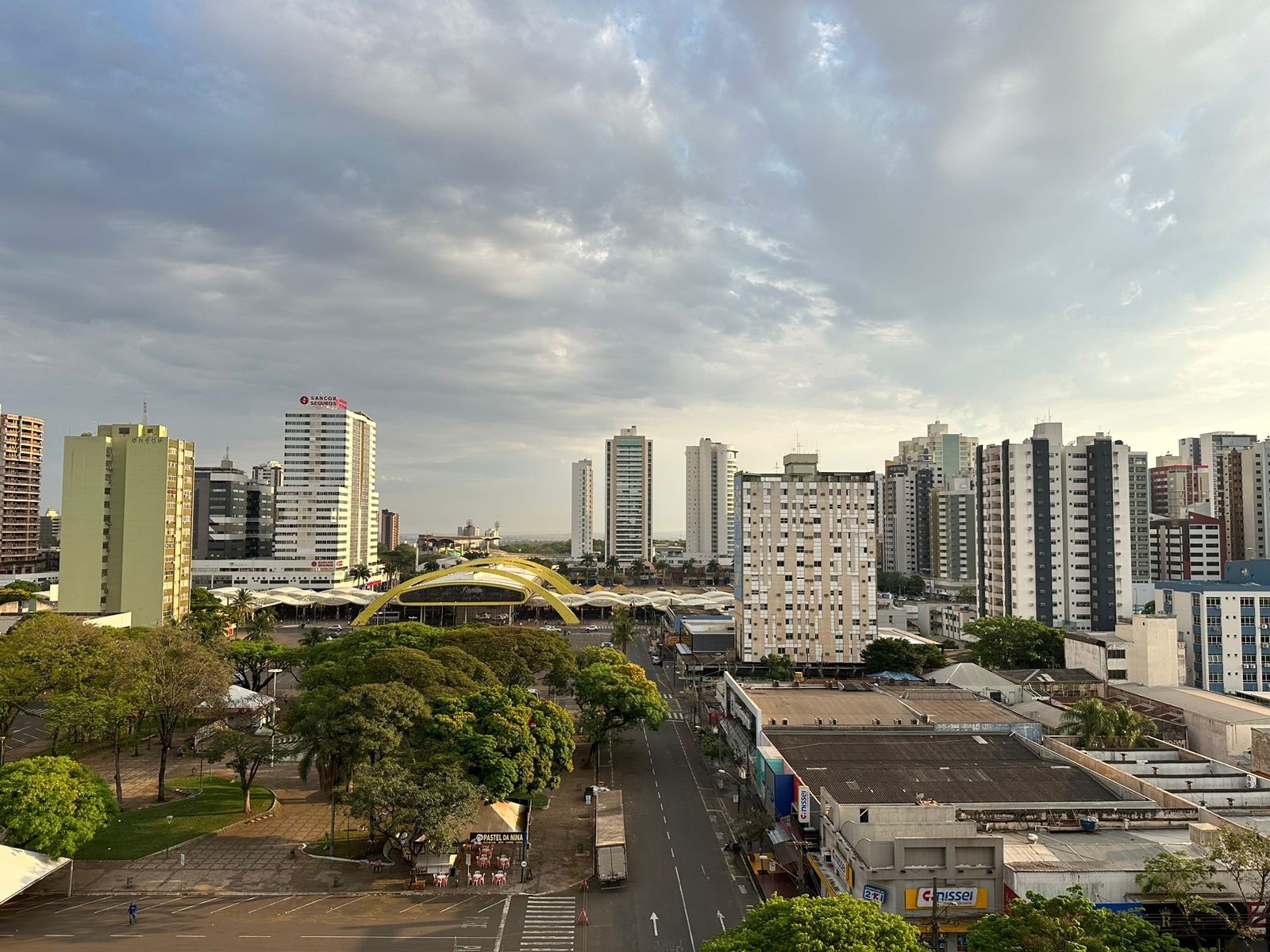 Calor e tempo seco marcam a terça-feira (19) em Maringá
