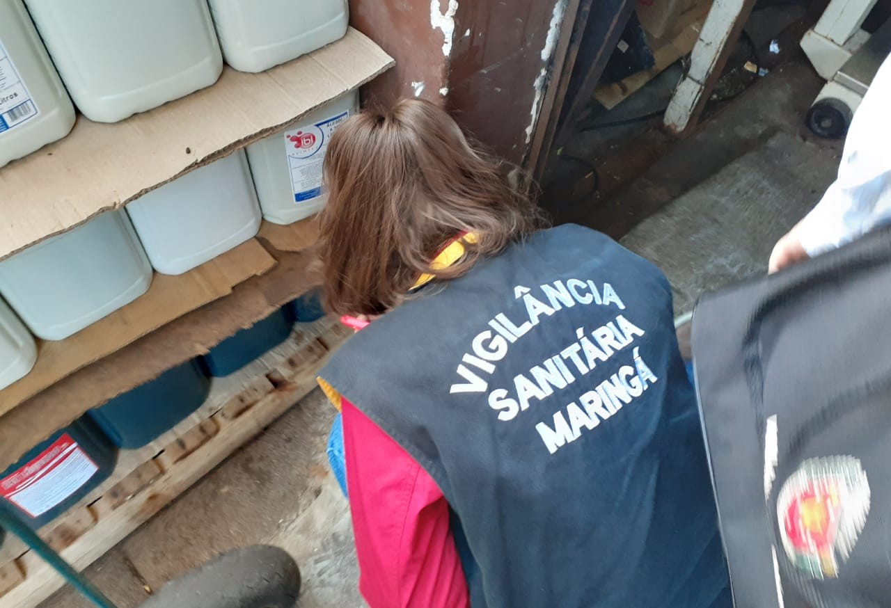 Distribuidora de alimentos é interditada por irregularidades em Maringá