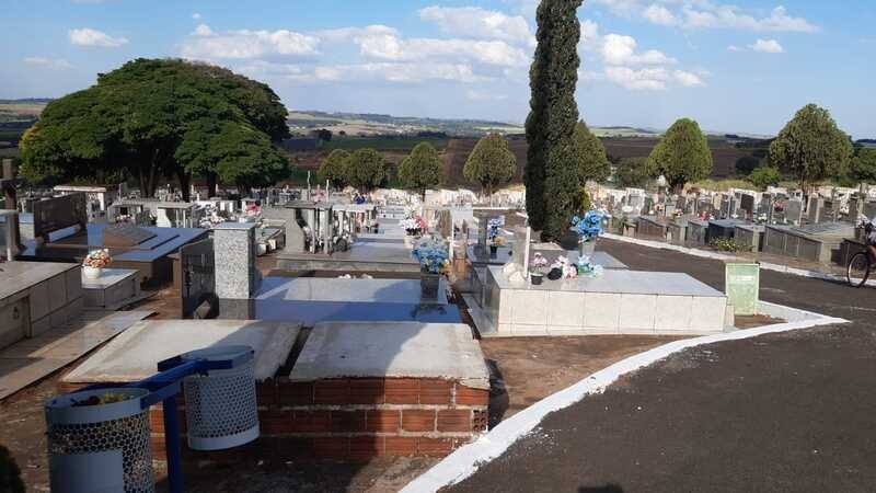 Ladrões invadem cemitério em Marialva e furtam placas de bronze de túmulos