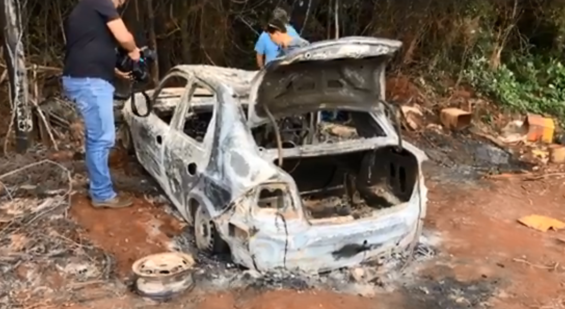 Veículo é encontrado queimado com corpo dentro