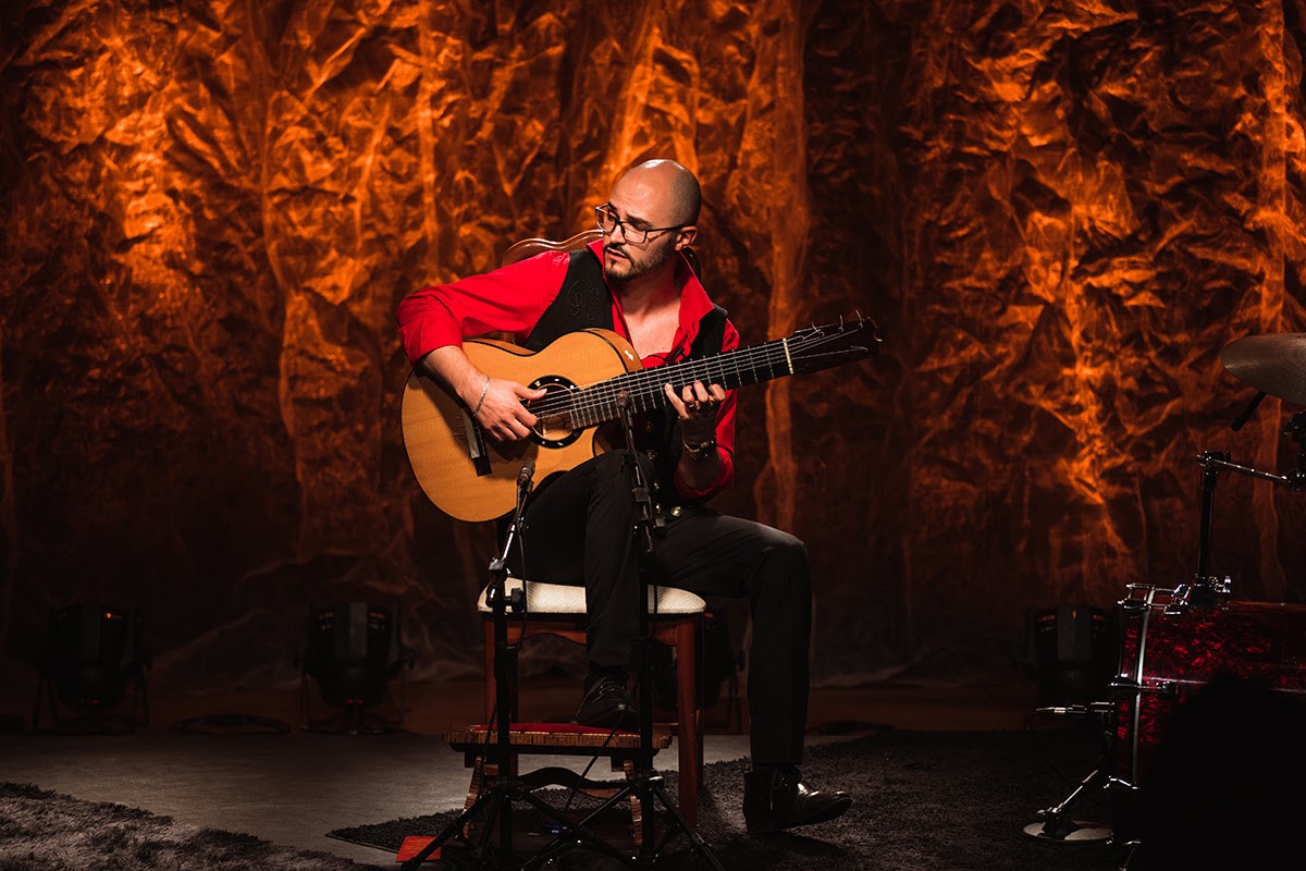 Do flamenco à música brasileira, violonista Diego Salvetti lança DVD
