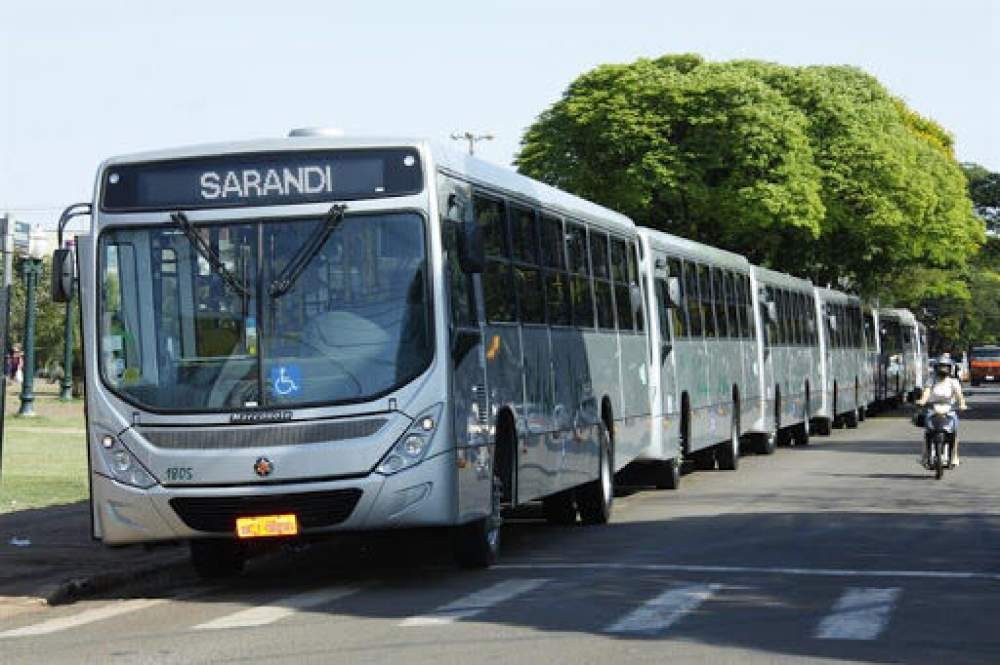 Homem arremessa pedra em ônibus do transporte coletivo em Sarandi