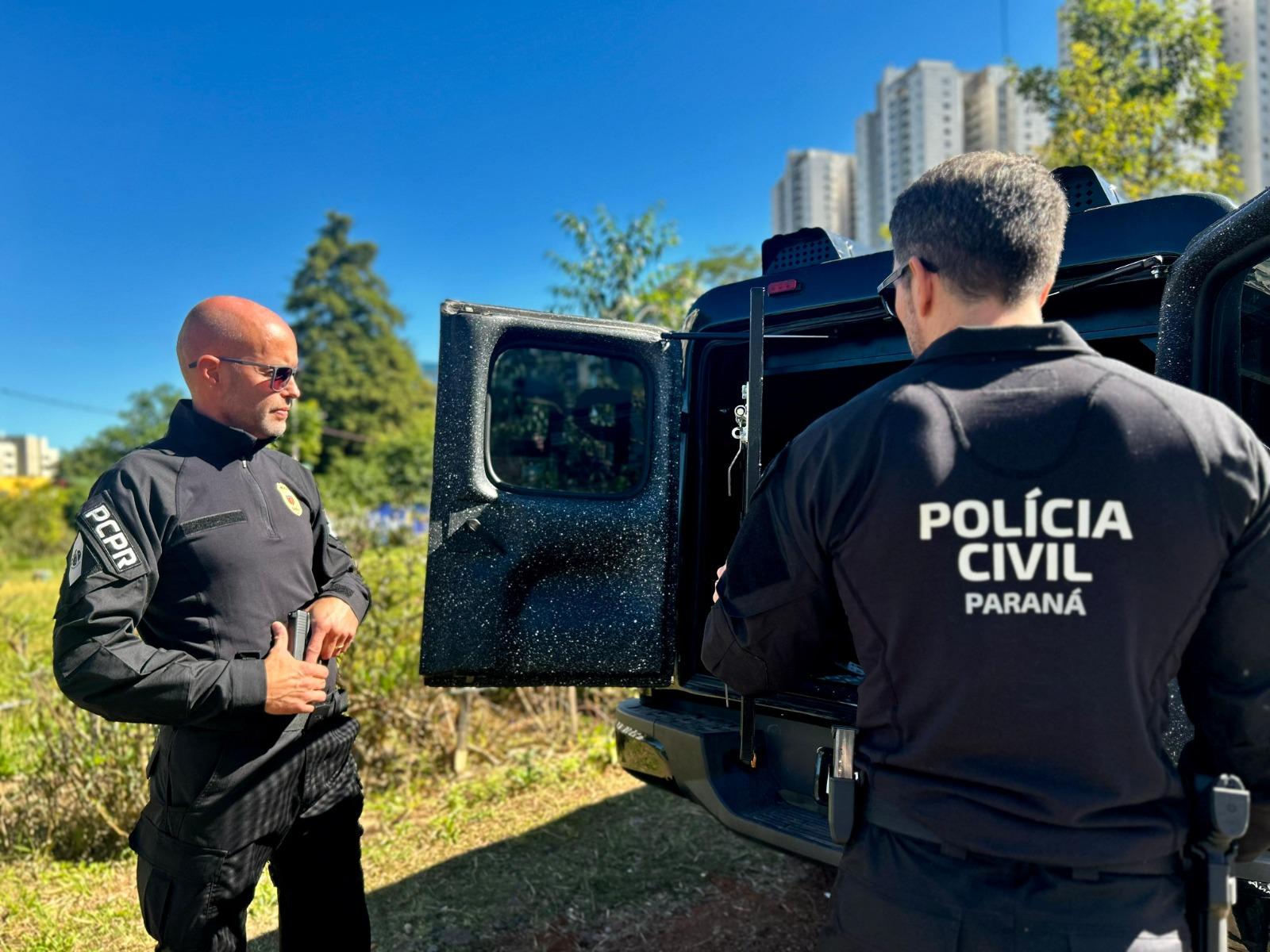 Polícia prende cinco adultos e apreende dois adolescentes em operação contra o tráfico de drogas