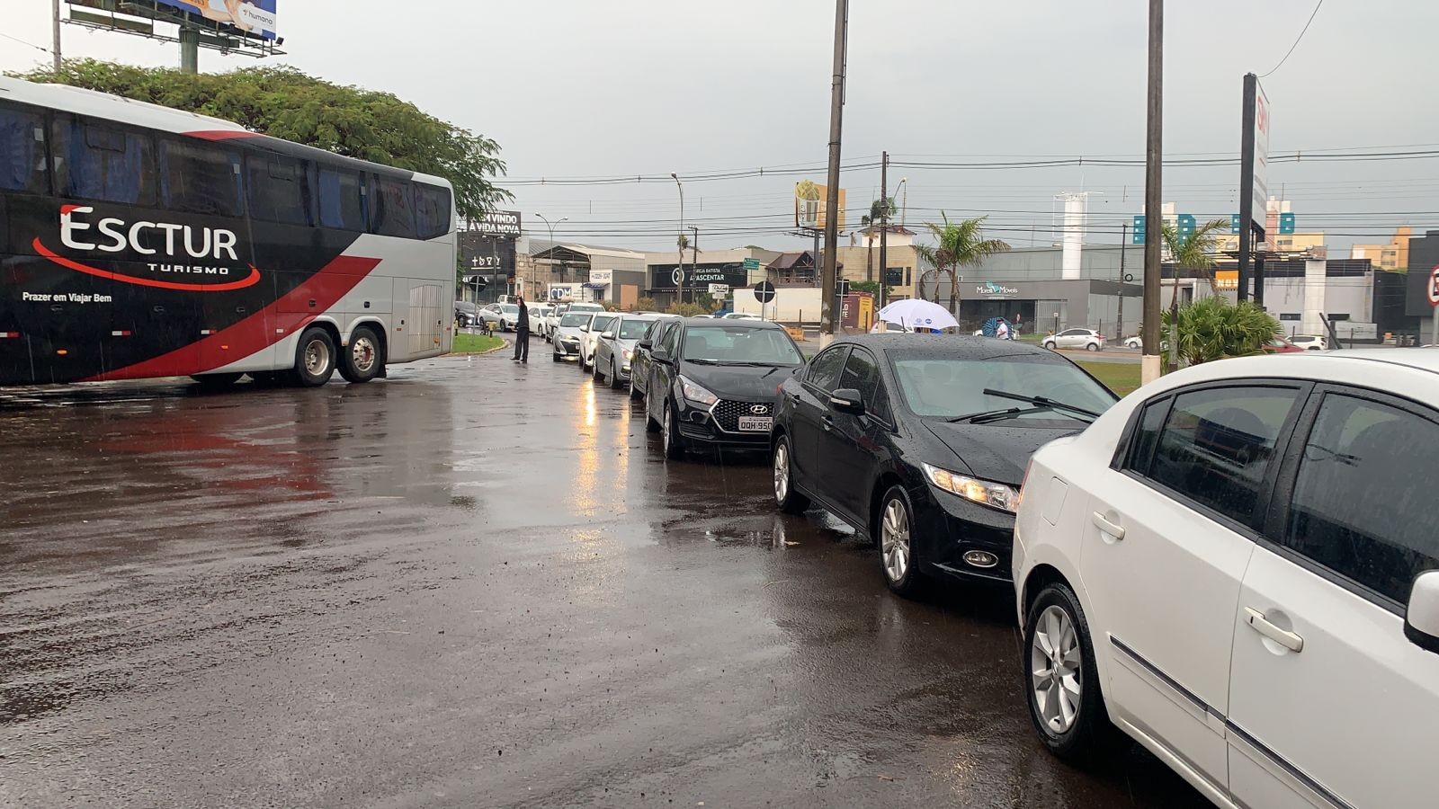 Apoiadores já fazem fila para visita de Bolsonaro em Maringá