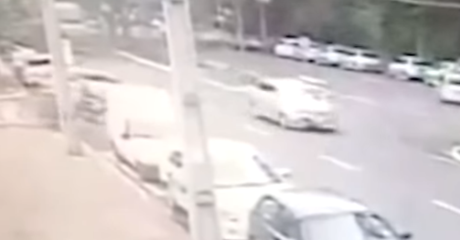 Você sabia que os carros não podem estacionar muito perto das esquinas?