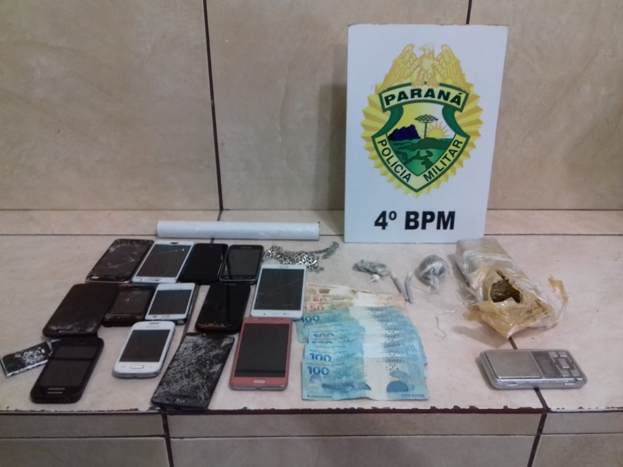 Três pessoas são presas por tráfico de drogas em Floresta