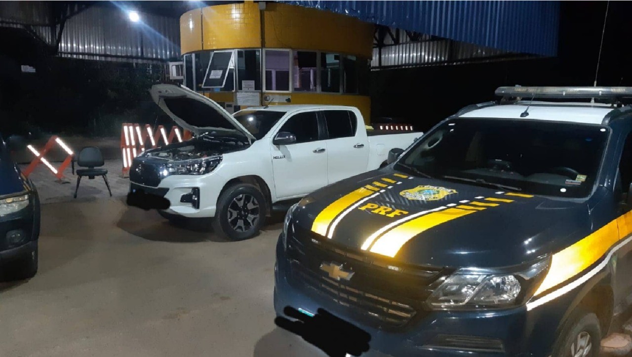 PRF aborda ao mesmo tempo caminhonetes original e clonada