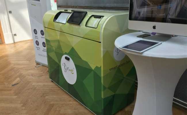 Lixeira inteligente separa e compacta resíduos recicláveis