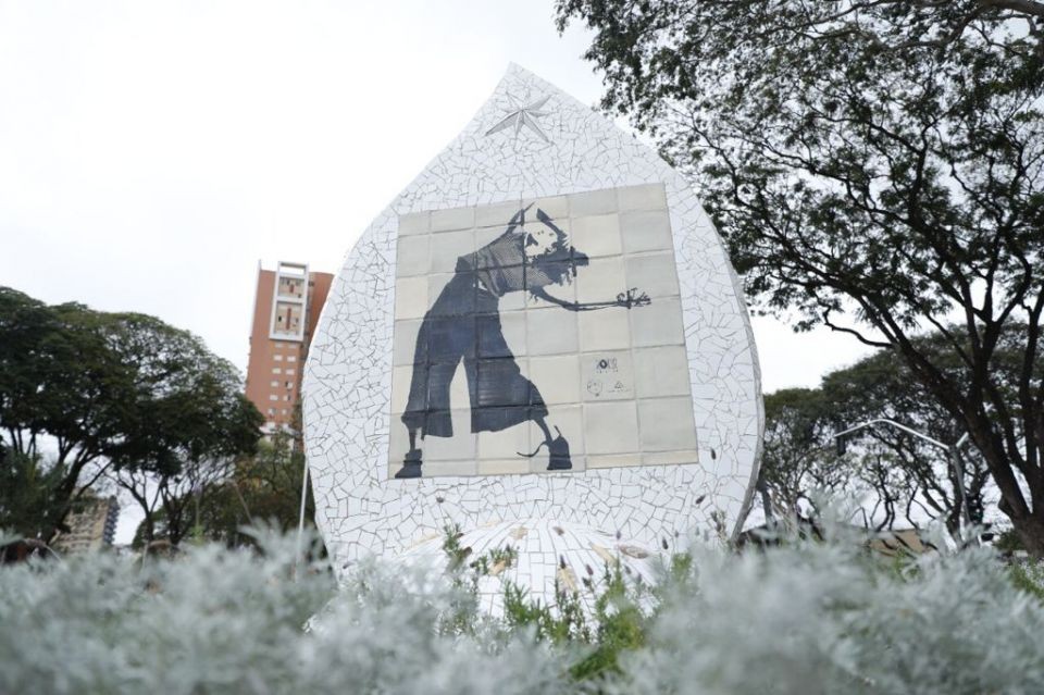 Monumento “Magó, feminino é sagrado” é instalado em Maringá
