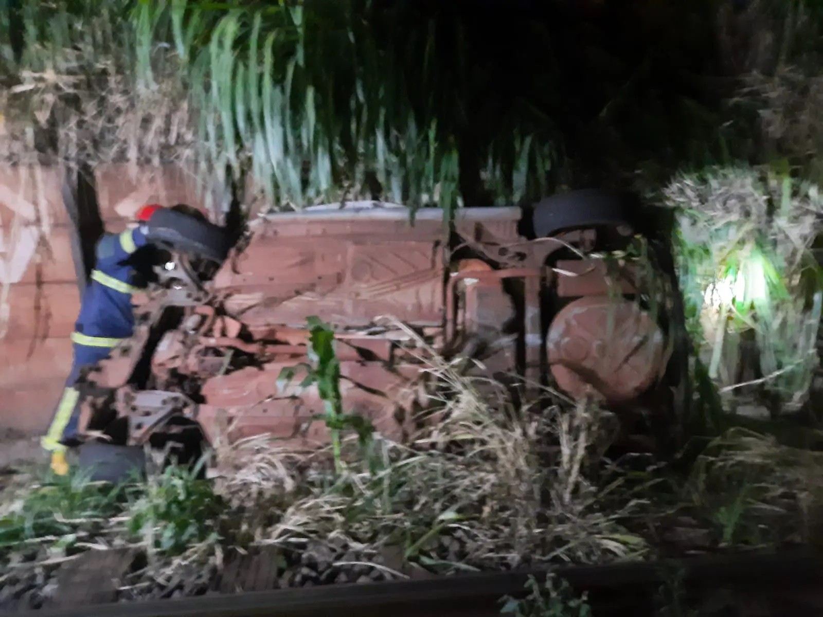 Motorista morre após carro cair de viaduto em Maringá