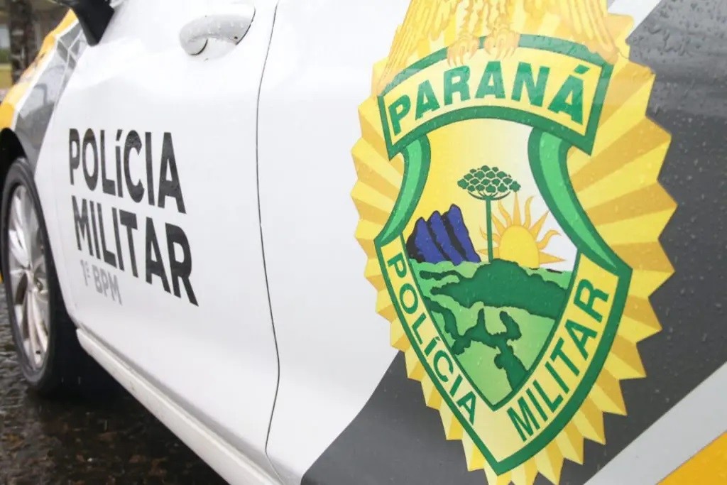 Homem confunde policiais com integrantes de grupo rival e acaba baleado