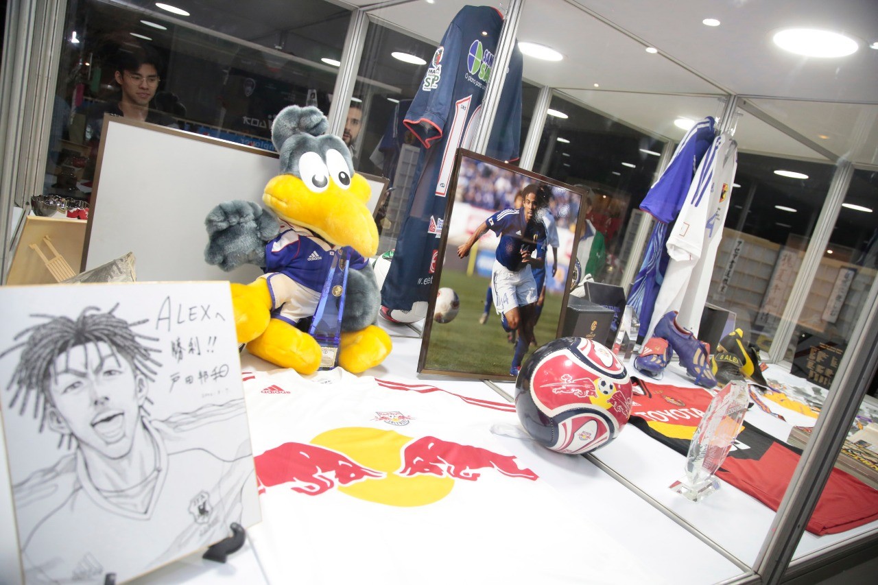 Exposição sobre Alex Santos conta trajetória do ex-jogador no Japão