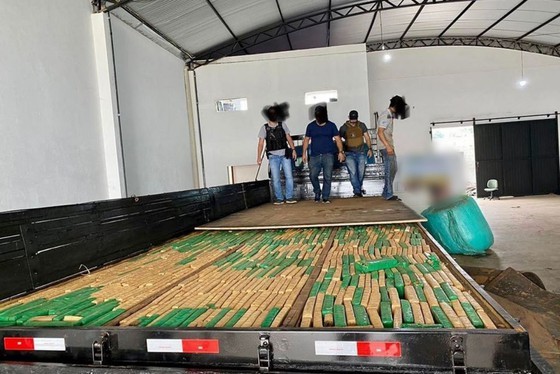 Denarc prende homens com carga milionária de maconha em Paranavaí