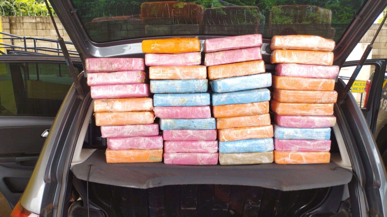 PRF apreende 40 kg de cocaína em Mandaguari