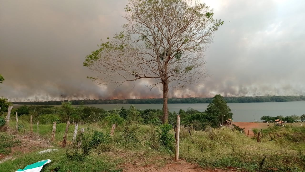 Fogo em Ilha Grande chegou à área do parque nacional em Alto Paraíso