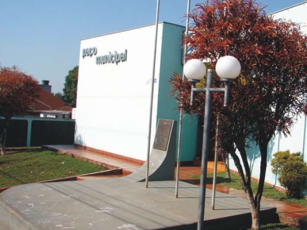 Prefeitura de Floresta tem vagas para cargos de todos os níveis de escolaridade