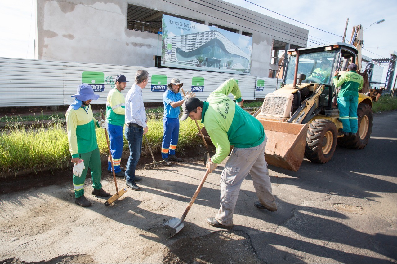 Operação tapa-buracos ocorre em mais de 40 km de Maringá