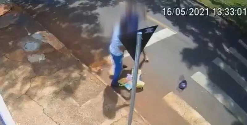 Deficiente visual é vítima de agressão e racismo em Sarandi