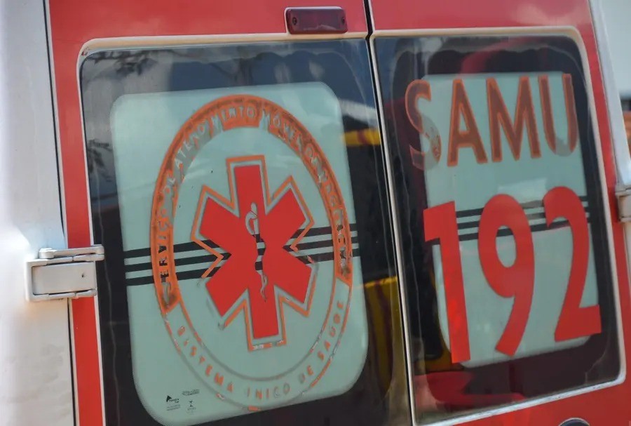 Duas mulheres e uma criança que ocupavam motocicleta ficam feridas em acidente em Maringá