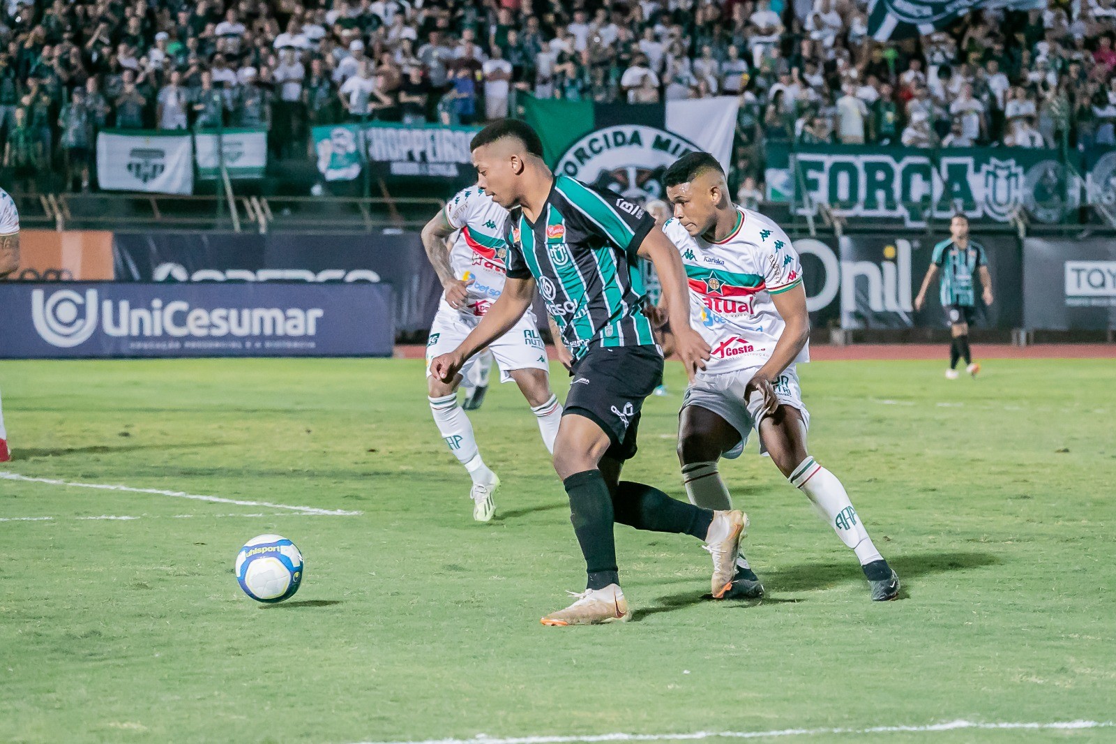 MFC vence a Portuguesa de virada por 3 a 1, em jogo com dois expulsos