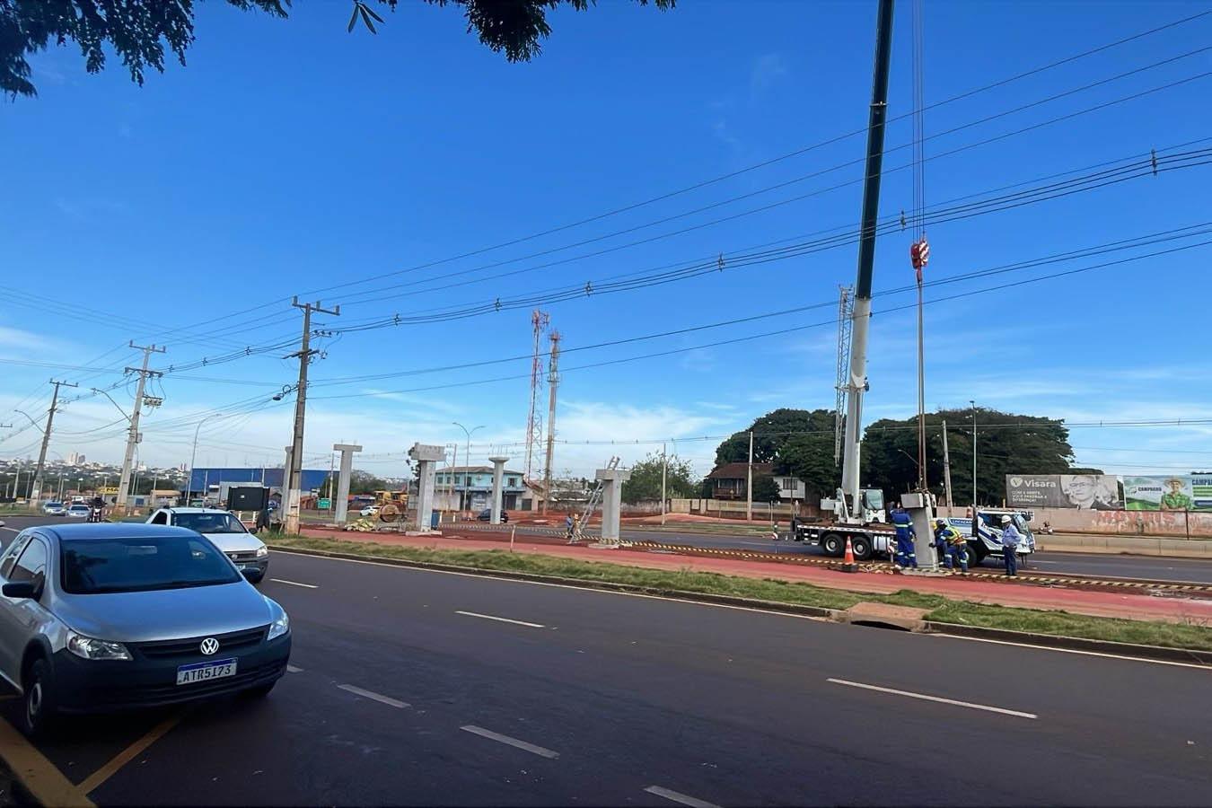 Lançamento de vigas vai alterar tráfego na PR-317 em Campo Mourão no sábado