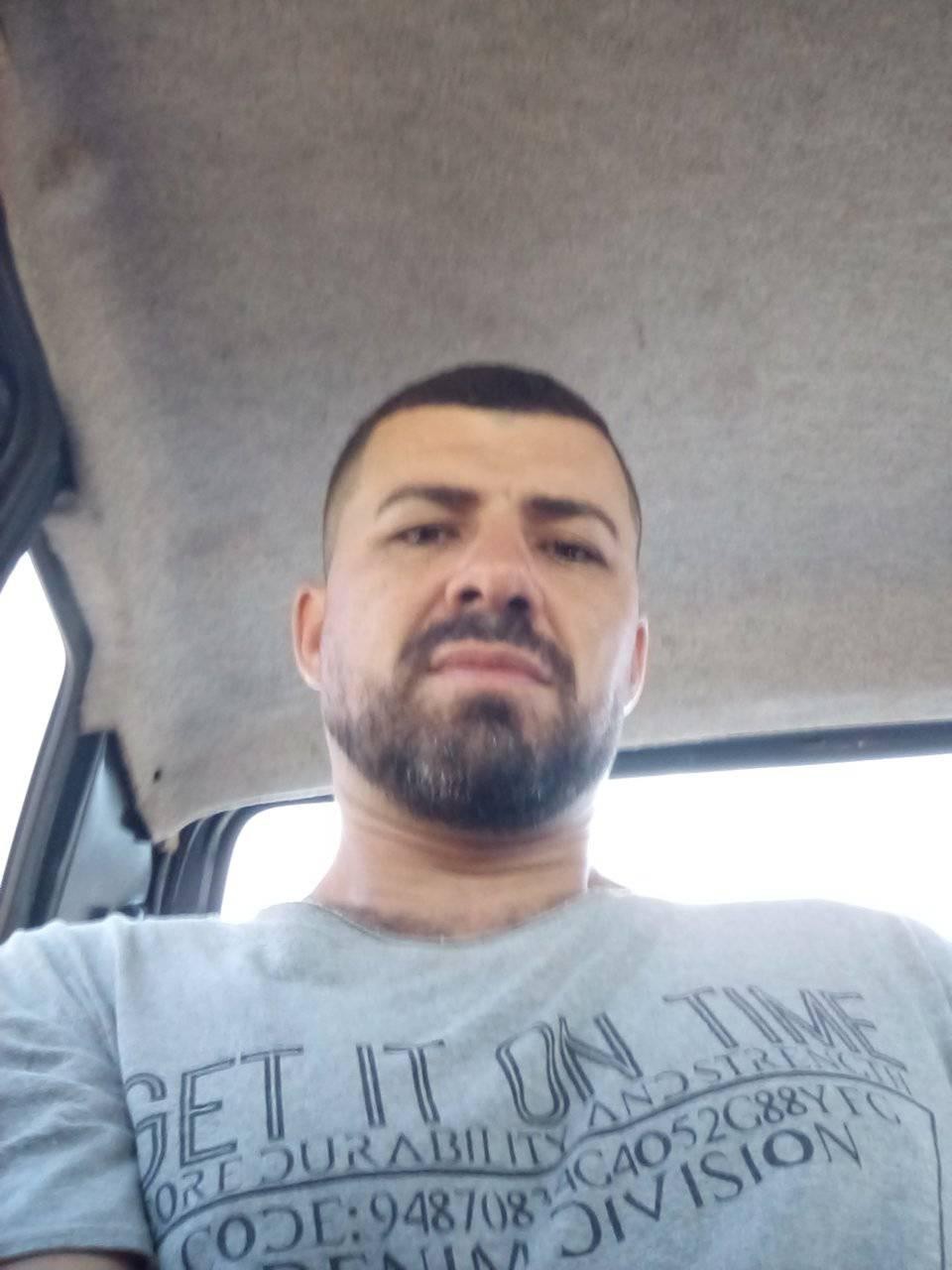 Motociclista que ficou ferido ao bater em poste morre no hospital