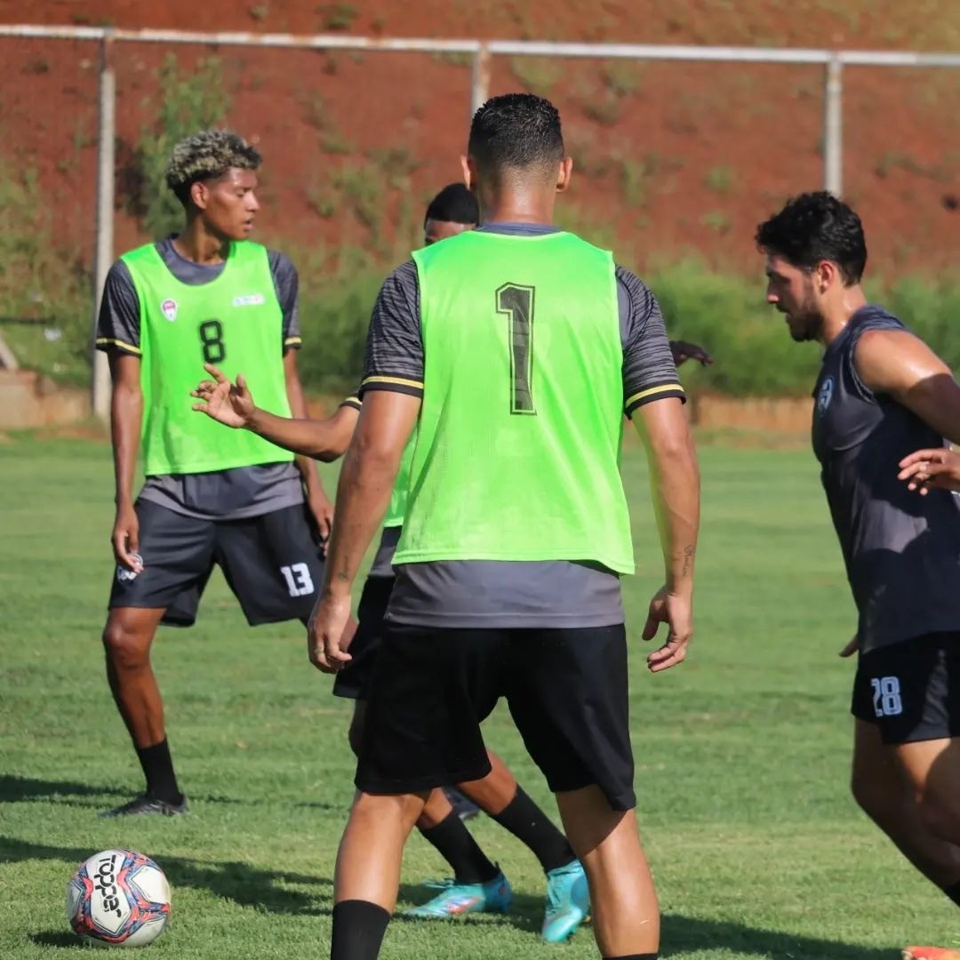 Equipe apresenta quatro reforços