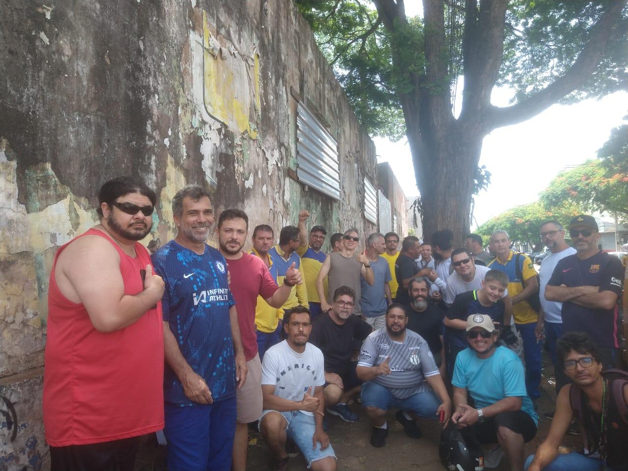 Carteiros realizam assembleia para avaliar proposta dos Correios