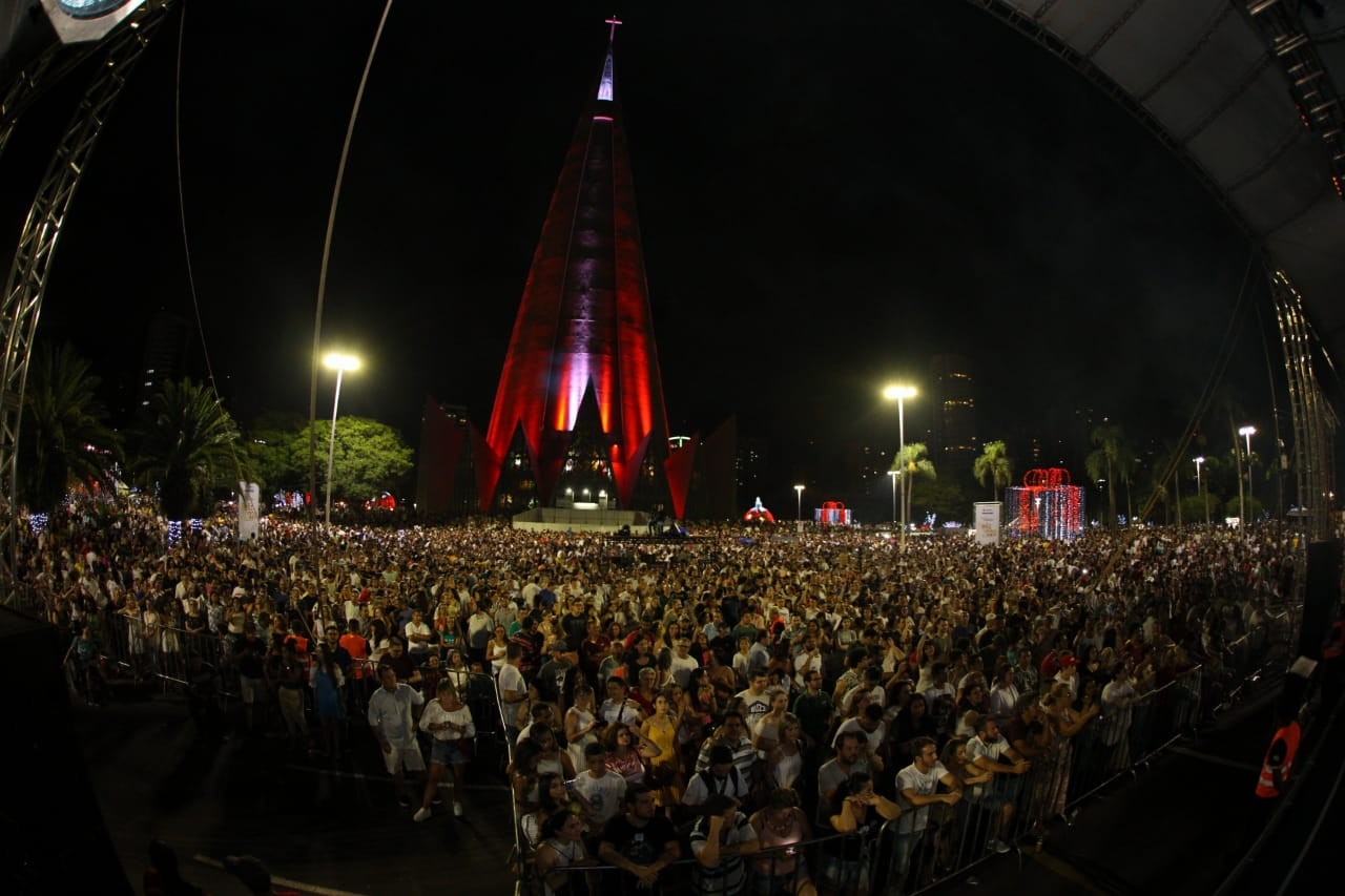 50 mil pessoas prestigiam o Show da Virada em Maringá