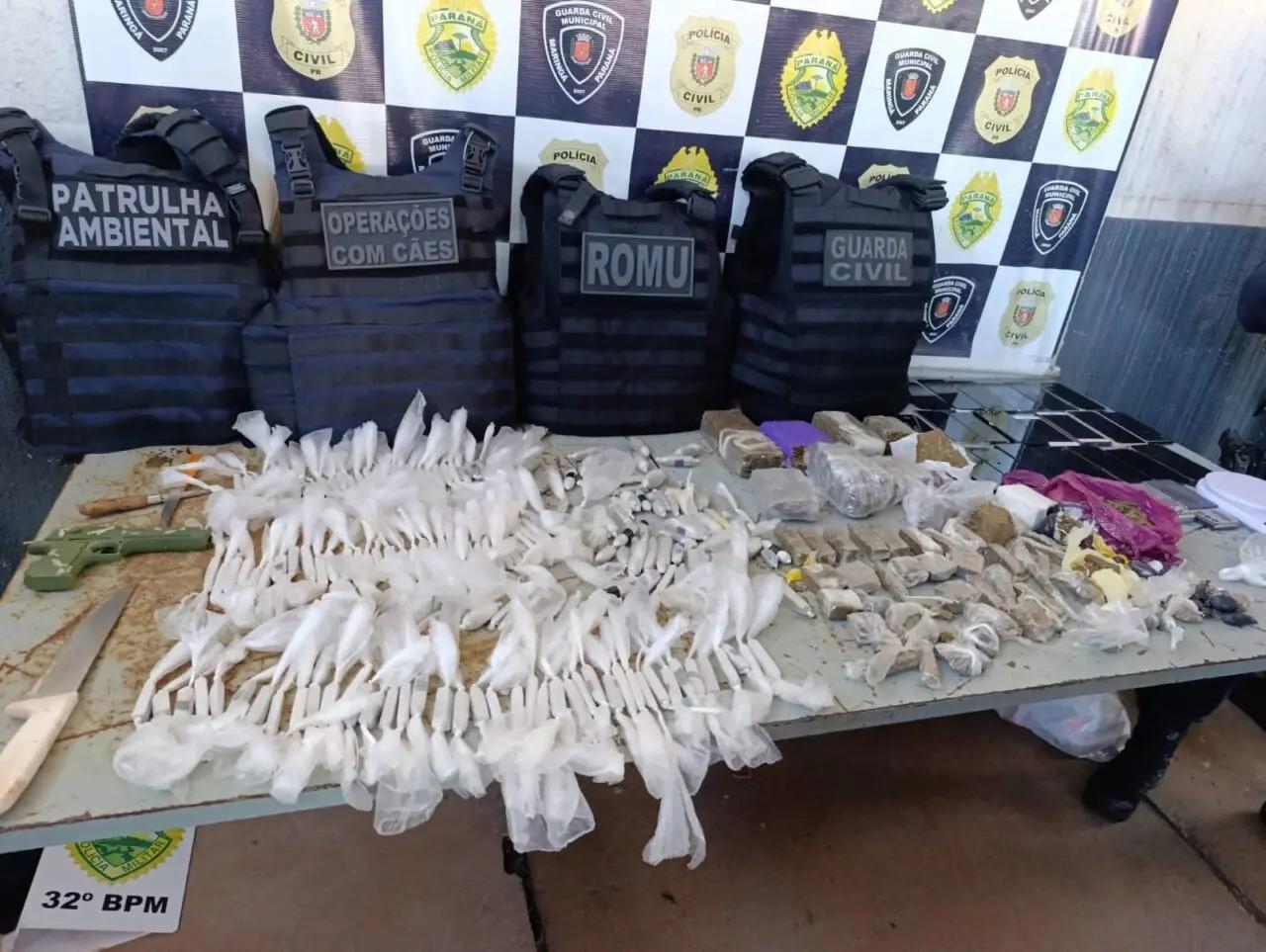 Detentos do regime semiaberto são presos por tráfico de drogas em escola desativada