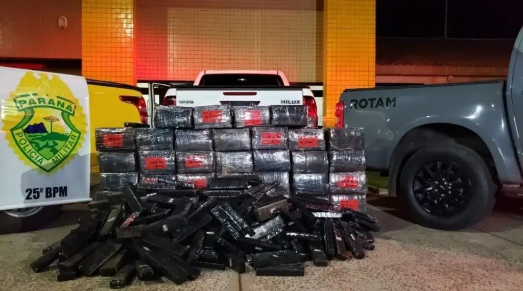 Hilux de Maringá dirigida por menor é apreendida com mais de 1 tonelada de maconha