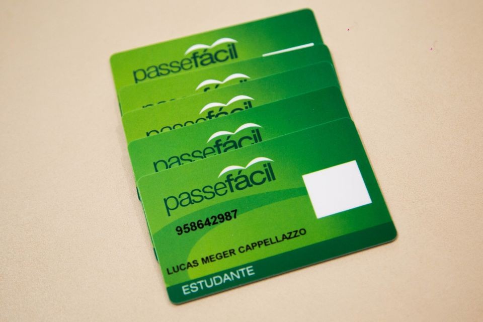 Nem 30% dos estudantes que têm direito ao passe livre solicitaram o benefício