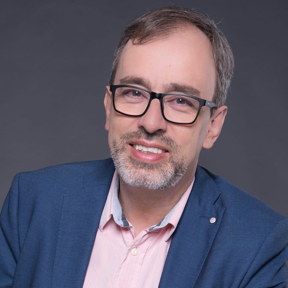 Veteranos e jovens se encontram e desencontram num mundo cada vez mais conectado